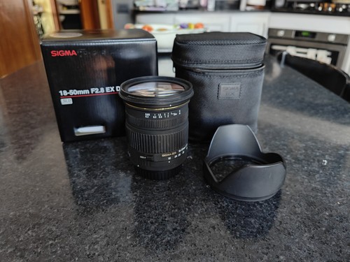 Sigma 50mm ex dc zoom - f/2.8,